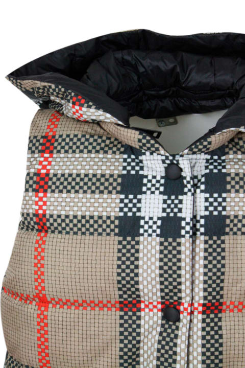 Sale for Girls Burberry Sleeveless Gilet Padded With Real Natural Down, Closure With Burberry New Check Buttons