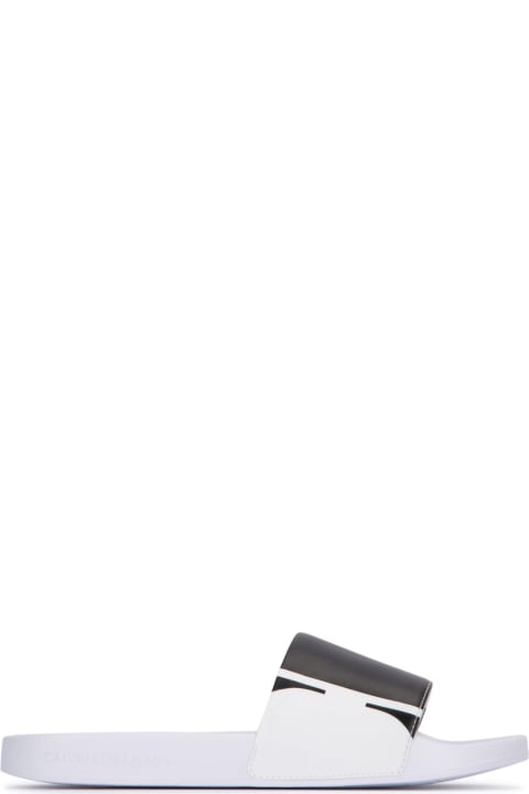 Calvin Klein الصنادل لـ السيدات Calvin Klein Slippers