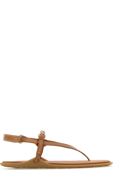 الصنادل لـ السيدات Miu Miu Camel Leather Thong Sandals