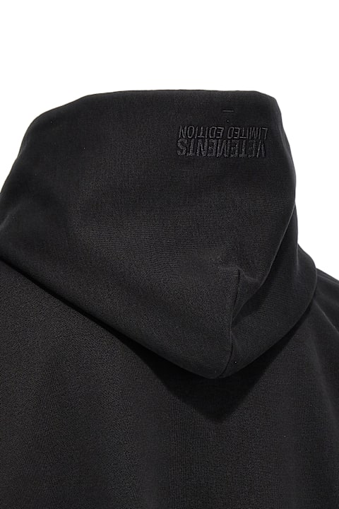 パーカー・フーディ VETEMENTS SS25 'Oval Logo' hoodie (UA66HD600BR BLACKRED) VETEMENTS sweatshirt Oval Logo Cropped Boxy PRM EU
