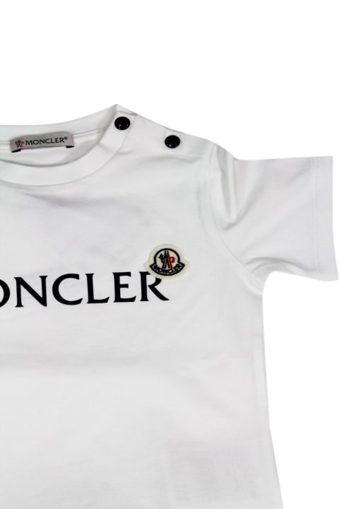 ボーイズ ジャンプスーツ Moncler Complete With Short-sleeved Crew-neck T-shirt And Shorts With Elasticated Waist And Side Pockets. Logo On The Chest
