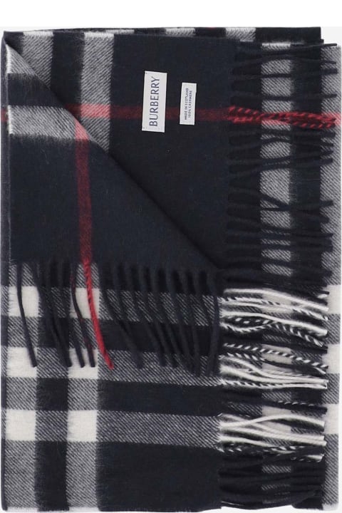 ウィメンズ Burberryのスカーフ Burberry Cashmere Scarf With Check Pattern