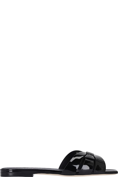 Saint Laurent 
05 Tribute
 Sandals