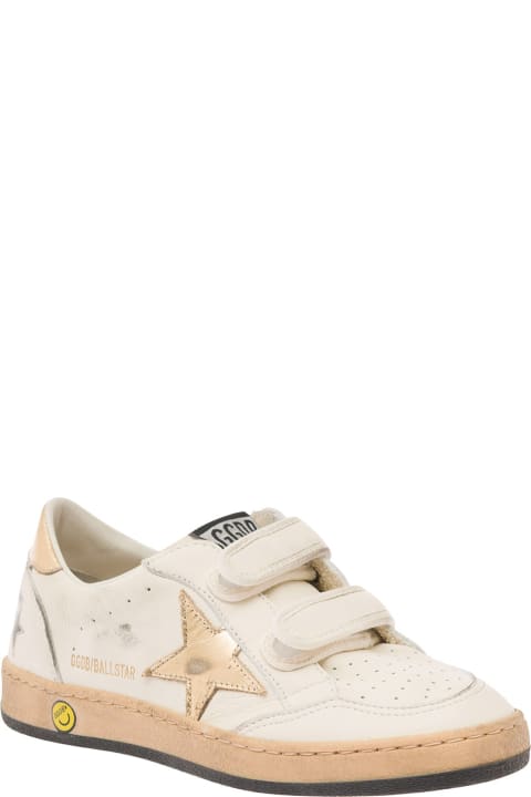 White Low Top Sneakers With Star Patch And Embossed Logo In Leather Girl
