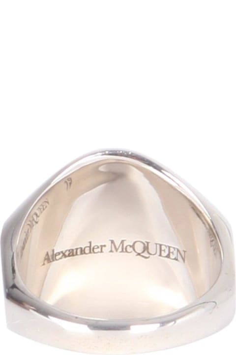 メンズ Alexander McQueenのリング Alexander McQueen Logo Print Skull Ring