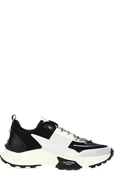 【シンプル★】VALENTINO GARAVANI True Act スニーカー Valentino Garavani True Act Low Top Sneakers in Mesh and