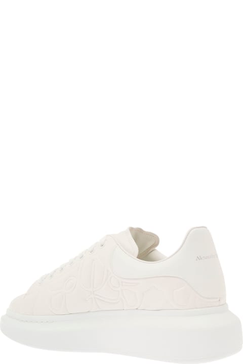 メンズ Alexander McQueenのスニーカー Alexander McQueen White Sneakers With Platform And Embossed Logo In Leather Man