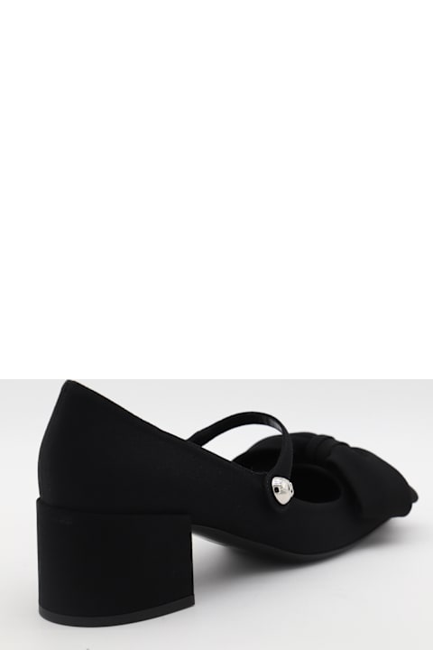 آخر صيحات الموضة من السيدات Valentino Garavani Black Flats