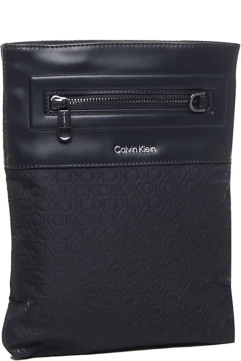 メンズ Calvin Kleinのショルダーバッグ Calvin Klein Flat Shoulder Bag With Logo
