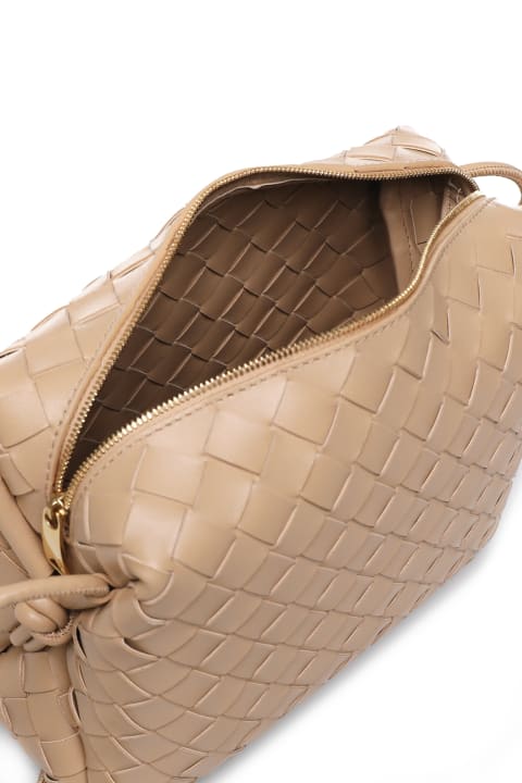 BOTTEGA VENETA ウサギ ぬいぐるみ Bottega Veneta® Jodie in Black. Shop online now.