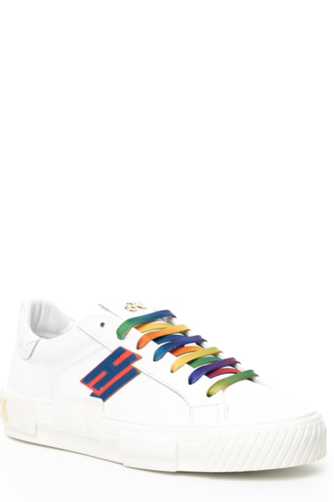 Low Top Sneaker - Essence Vulc Graffiti White Sole