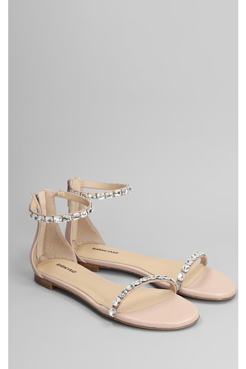Homeware Lola Cruz Flats In Powder Leather