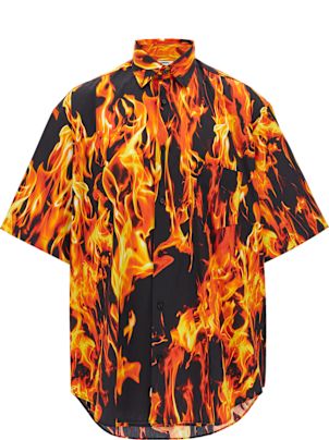 Tシャツ・カットソー VETEMENTS 'Black & Orange Fire' shirt VETEMENTS 'black & Orange Fire' Shirt | italist