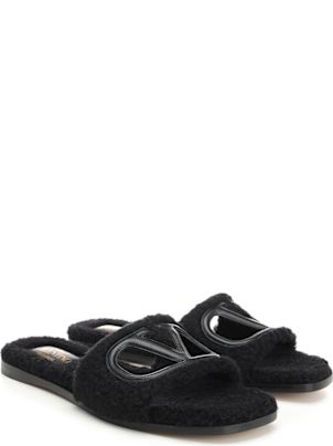 サンダル・ミュール Valentino Garavani Furry Slide Slippers Valentino Garavani Furry Slide Slippers | italist