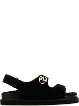 【関税&送料込】Valentino Garavani Black Eco Fur Sandals ba3db11e17af26ef0b78444dd24511