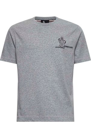 ＜Moncler Grenoble ＞Tシャツ J20978C0000183927 Moncler Grenoble Embossed Logo T-shirt | italist