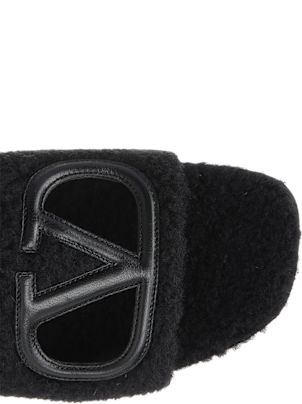 【関税&送料込】Valentino Garavani Furry Slide Slippers Valentino Garavani Furry Slide Slippers Sandals Black | ModeSens