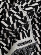 Valentino Garavani Wool And Cashmere Blend Scarf With Optical Print Valentino Garavani Wool And Cashmere Blend Scarf With Optical Print - White/black