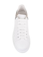 Woman White And Metallic Grey Oversize Sneakers Alexander McQueen Woman White And Metallic Grey Oversize Sneakers - White/blk pearl