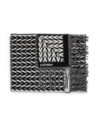 Valentino Garavani Wool And Cashmere Blend Scarf With Optical Print Valentino Garavani Wool And Cashmere Blend Scarf With Optical Print - White/black