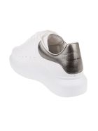 Woman White And Metallic Grey Oversize Sneakers Alexander McQueen Woman White And Metallic Grey Oversize Sneakers - White/blk pearl