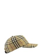 Burberry Trucker Cap - Baseball Cap With Vintage Check Pattern And Logo Patch Burberry Trucker Cap - Baseball Cap With Vintage Check Pattern And Logo Patch - Archive Beige
