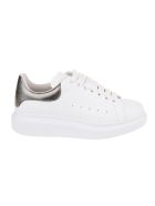 Woman White And Metallic Grey Oversize Sneakers Alexander McQueen Woman White And Metallic Grey Oversize Sneakers - White/blk pearl