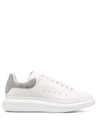 Man White Oversize Sneakers With Grey Suede Spoiler Alexander McQueen Man White Oversize Sneakers With Grey Suede Spoiler - White/battleship grey