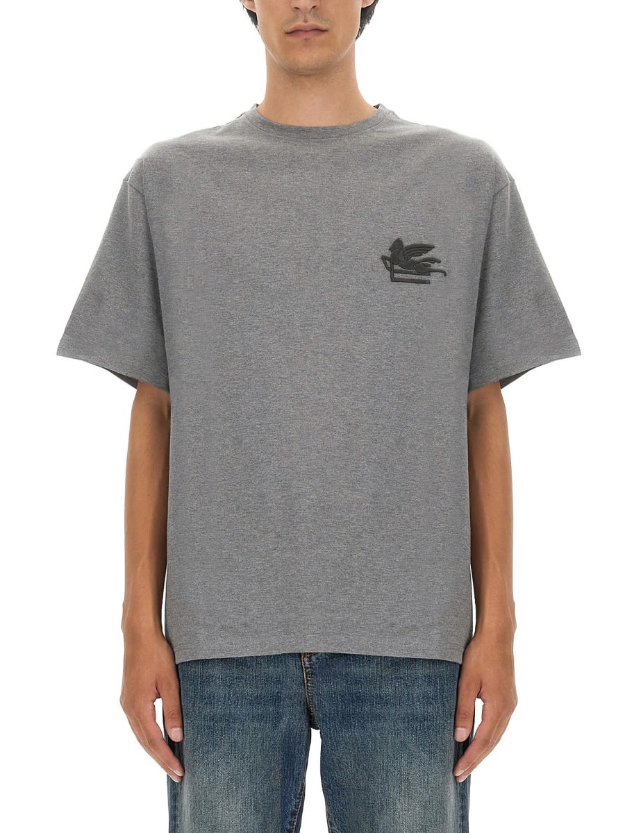 Tシャツ・カットソー ETRO FW23 T-SHIRT WITH PEGASUS EMBROIDERY (1Y525_97300003) Etro T-shirt With Pegasus Embroidery | italist