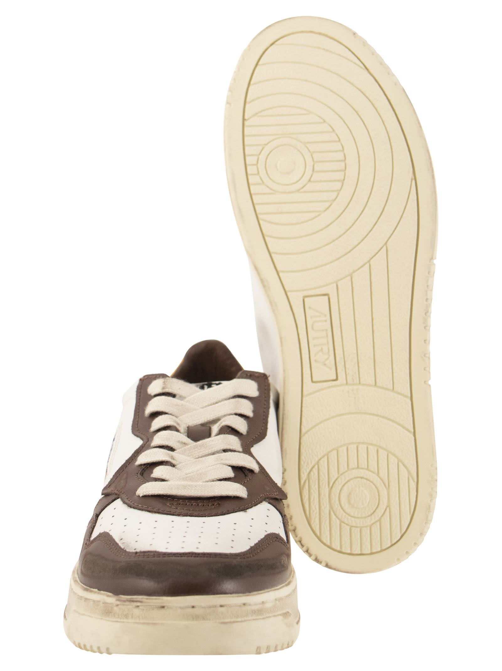 スニーカー AUTRY SNEAKERS LOW LEAT/LEAT WHITE/BROWN/HONEY (AVLMSV12) Autry Super Vintage Medalist Low Sneakers In Honey, Brown