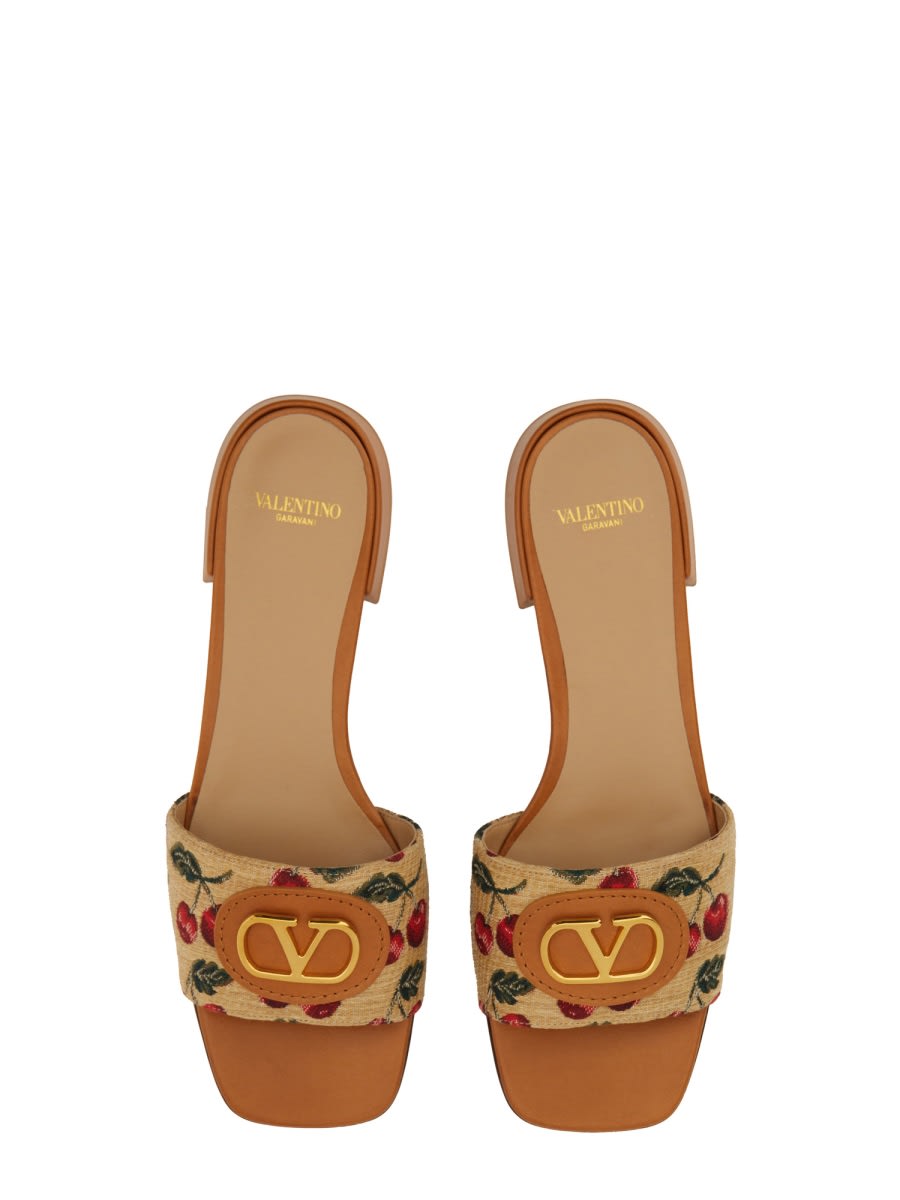 【VALENTINO】VLogo Signature 装飾レザースライド 関送料込み Valentino Garavani Slide Sandal 'vlogo Signature' | italist
