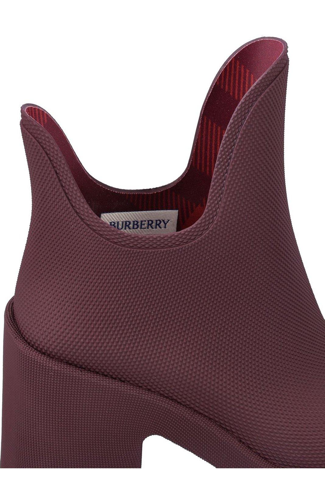 【送料&関税込】Burberry Round-toe Slip-on Heeled Boots Burberry Round-toe Slip-on Heeled Boots | italist