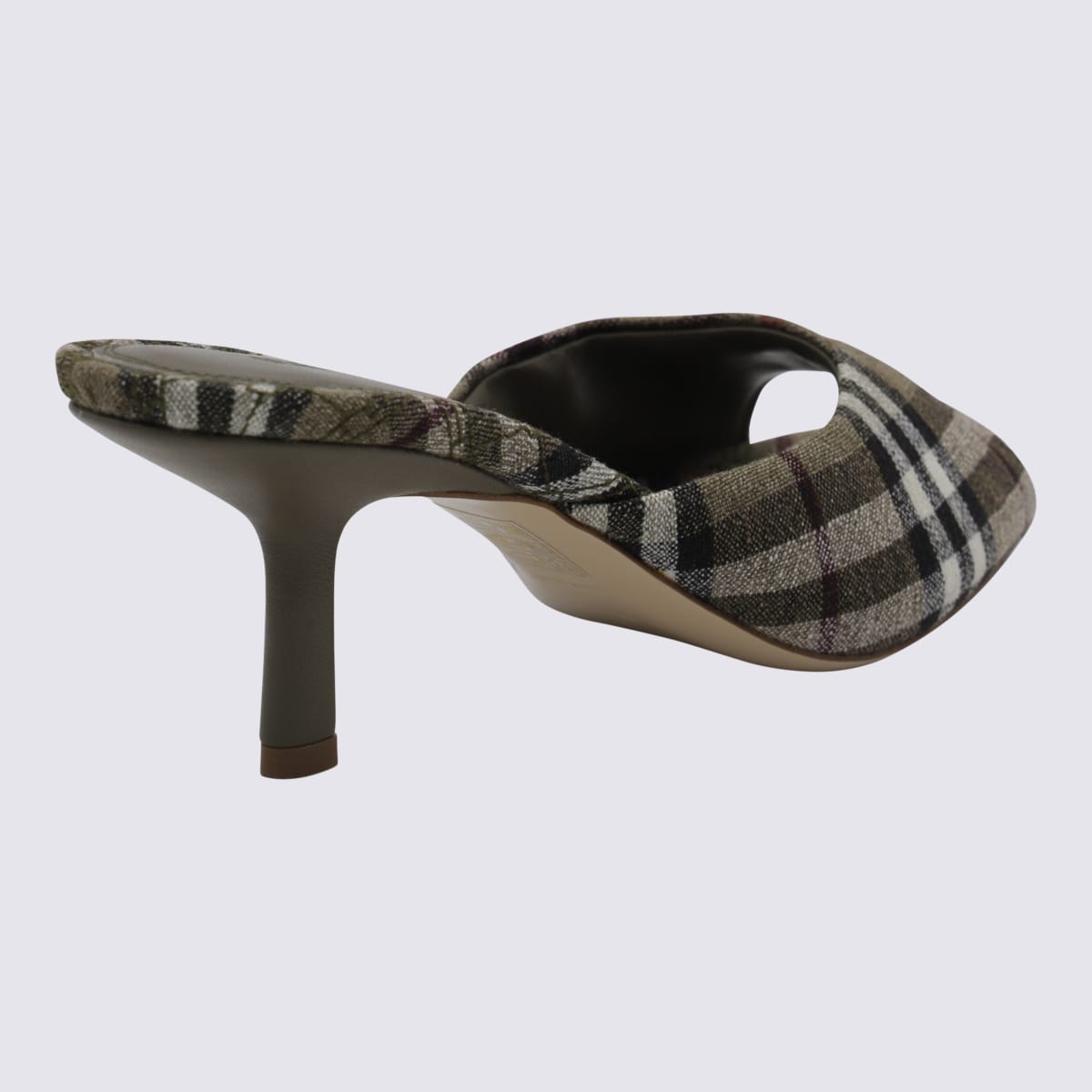 【送料&関税込】Burberry Mews Sandals 26832296_56478511_600.jpg