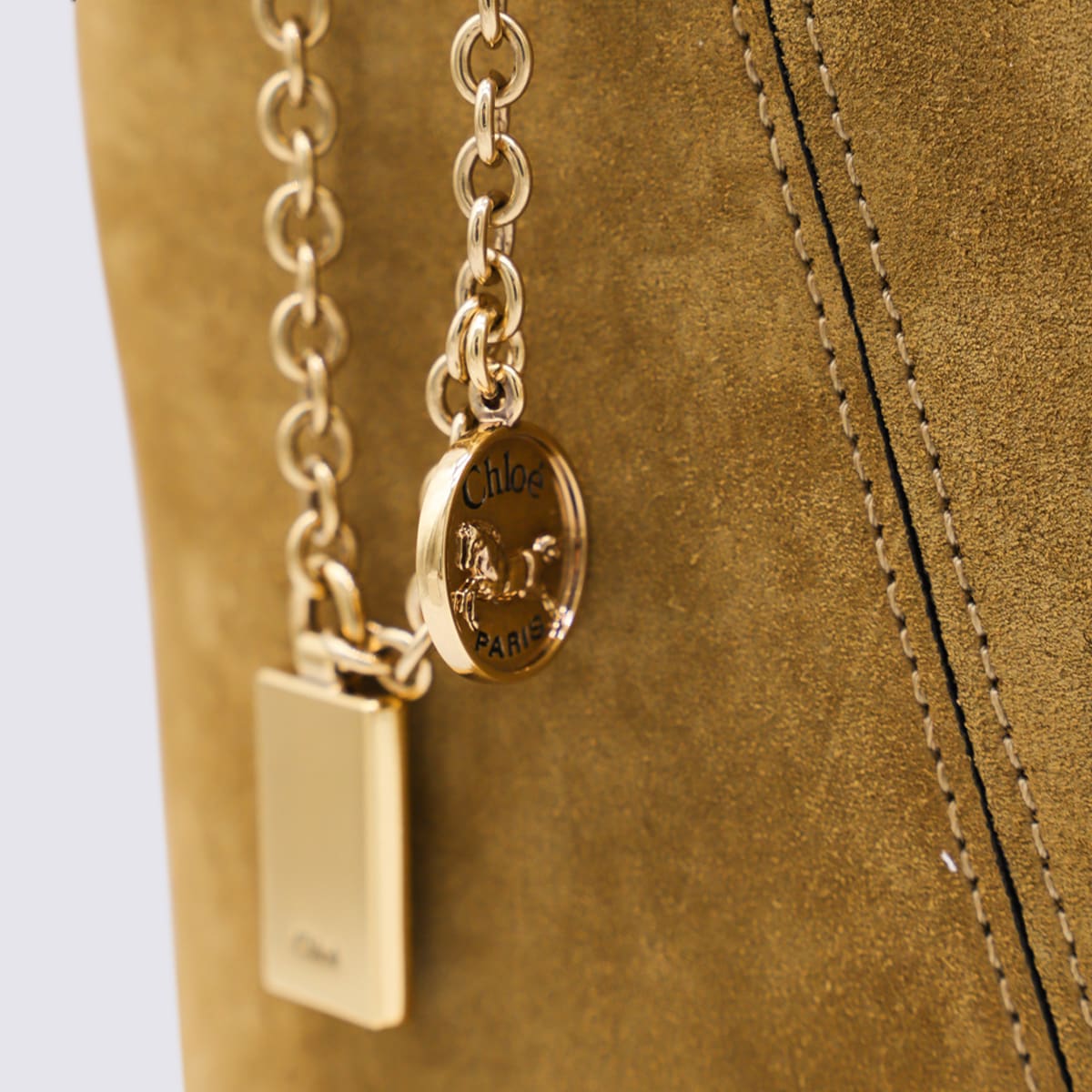Chloe ストレトレックトラウサ CHC24SPA03 068001 Chloé Dark Gold Leather Spin Tote | italist