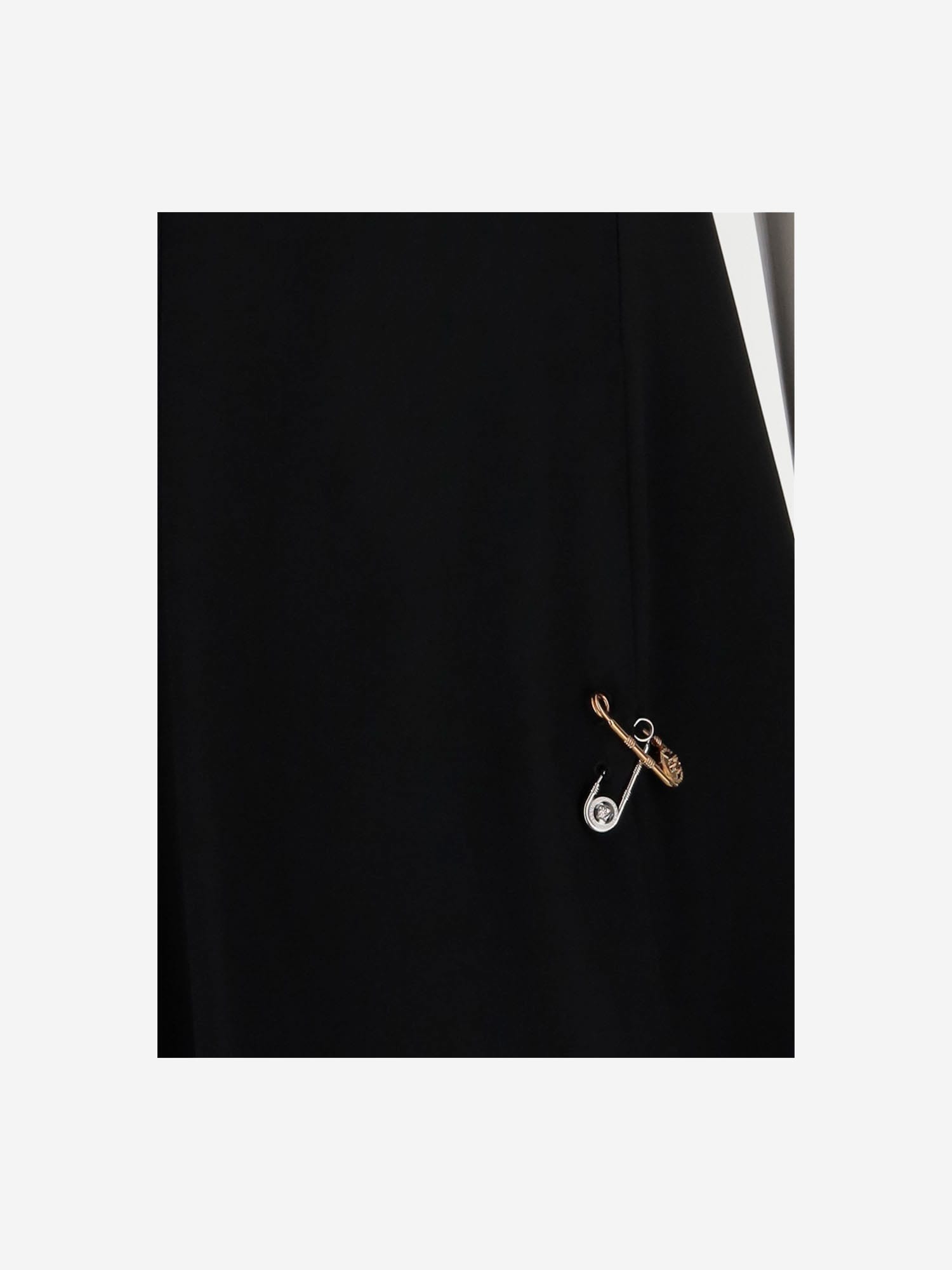 オールインワン・サロペット Versace Opaque Satin Flared Mini Dress With Brooch Versace Opaque Satin Flared Mini Dress With Brooch | italist