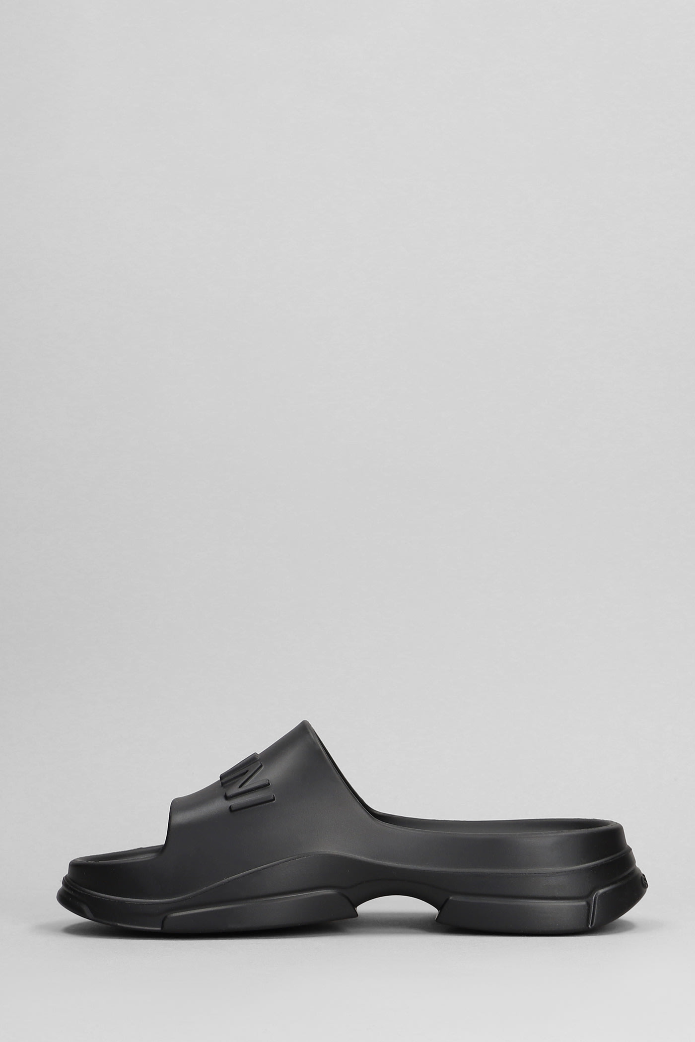 【送料&関税込】Ganni Black Rubber Slippers Ganni Black Rubber Slippers | italist