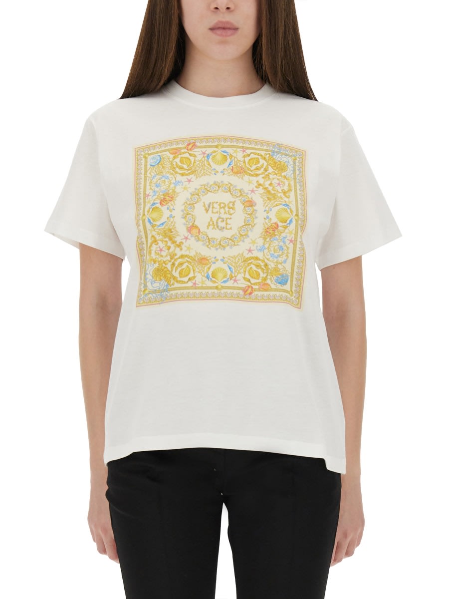 【関税＆送料込み】Versace \"Underwater Baroque\" T-Shirt Versace Underwater Barocco Crop T-shirt | White | FARFETCH