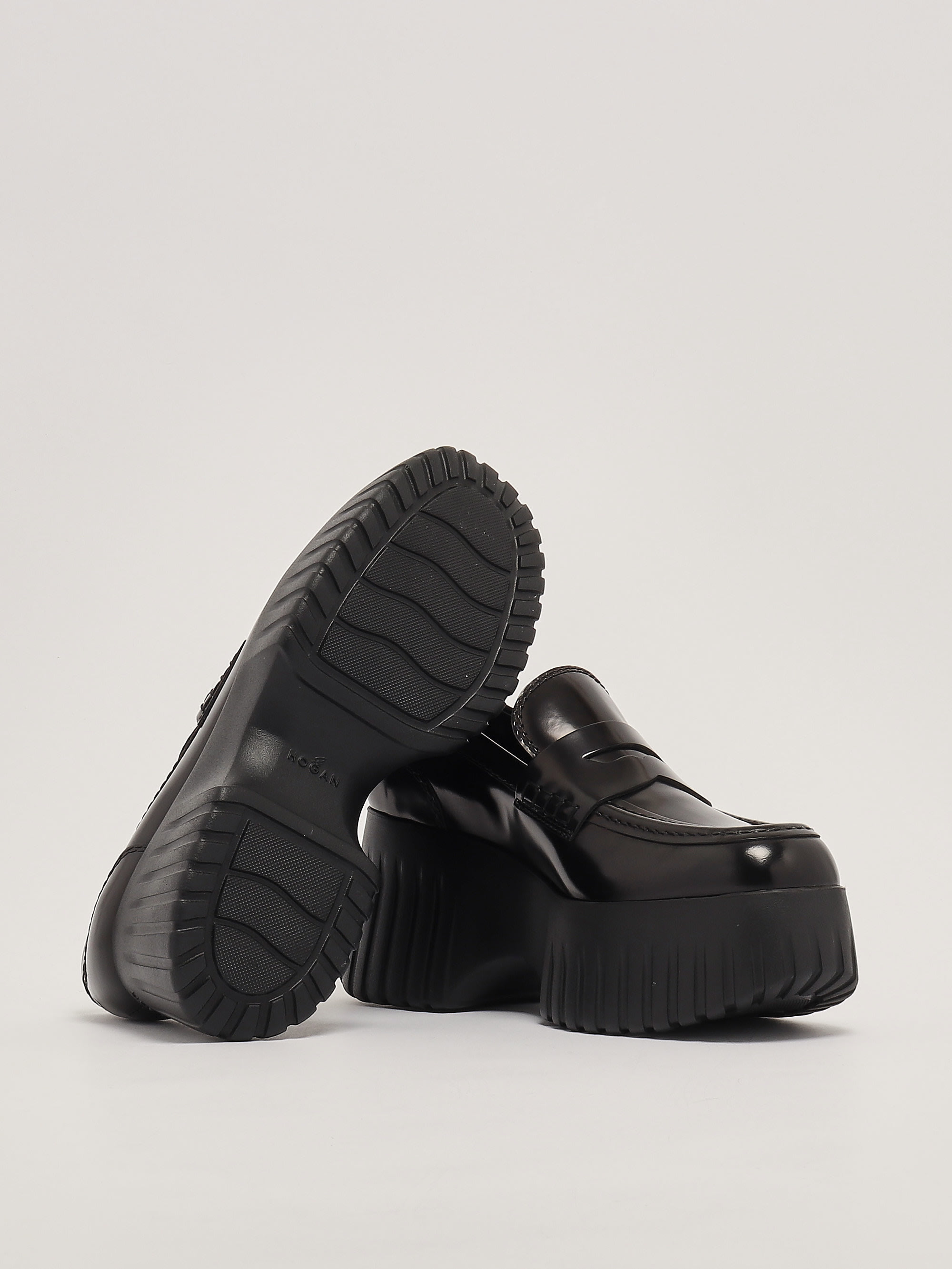 ローファー・オックスフォード HOGAN Woman Loafers Black HXW6510FD10AKT B999 Women's Hogan H-Stripes Leather Loafer hxw6510fd10akt Black