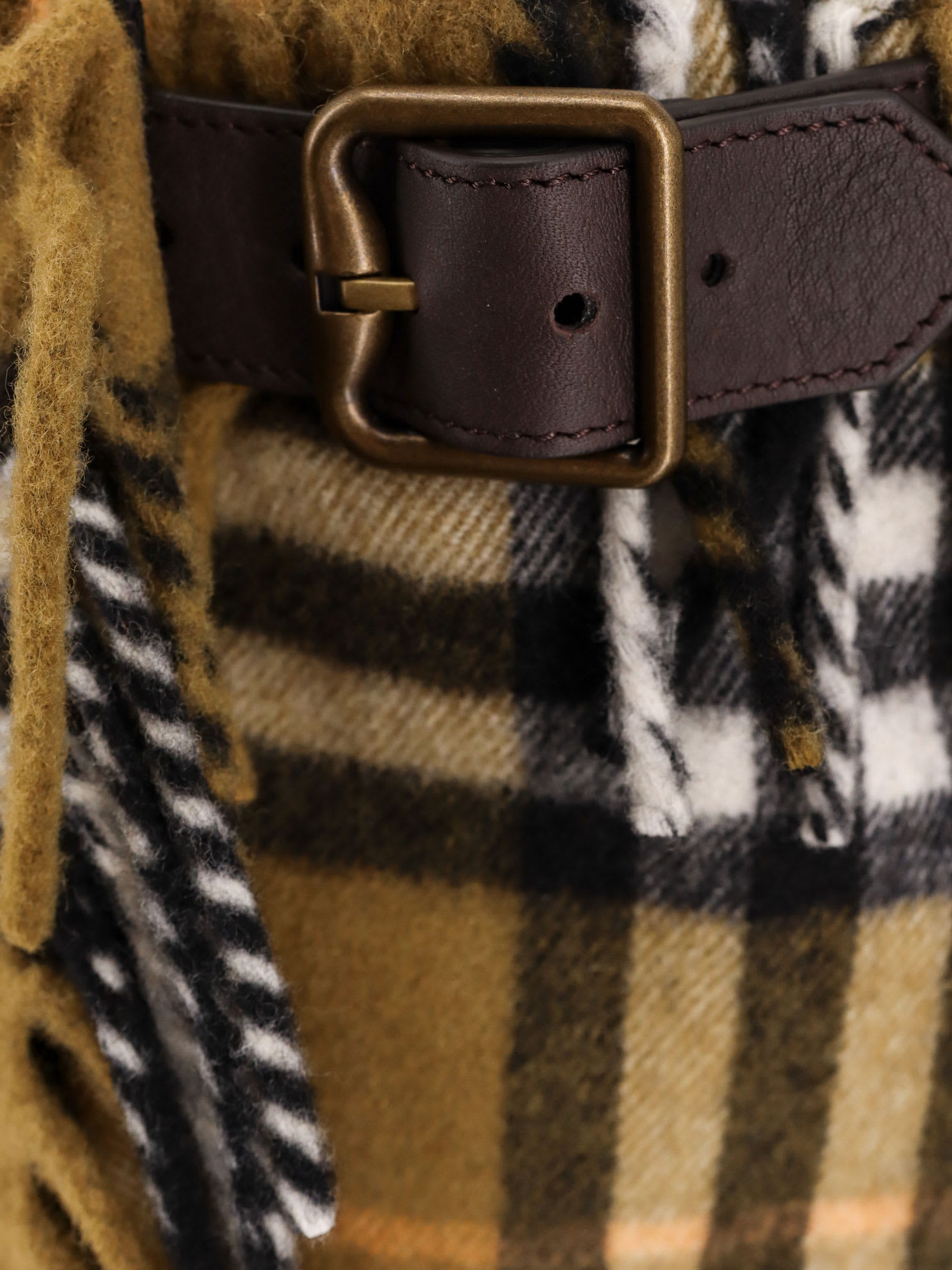 【送料&関税込】Burberry Beige Wool Skirt Burberry Beige Wool Skirt | italist