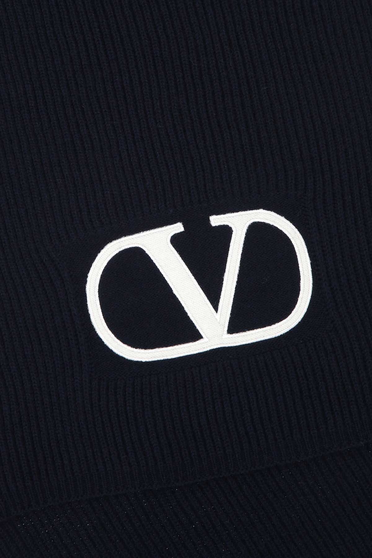 【関税&送料込】Valentino Garavani Midnight Blue Wool Scarf Valentino Garavani Midnight Blue Wool Scarf | italist
