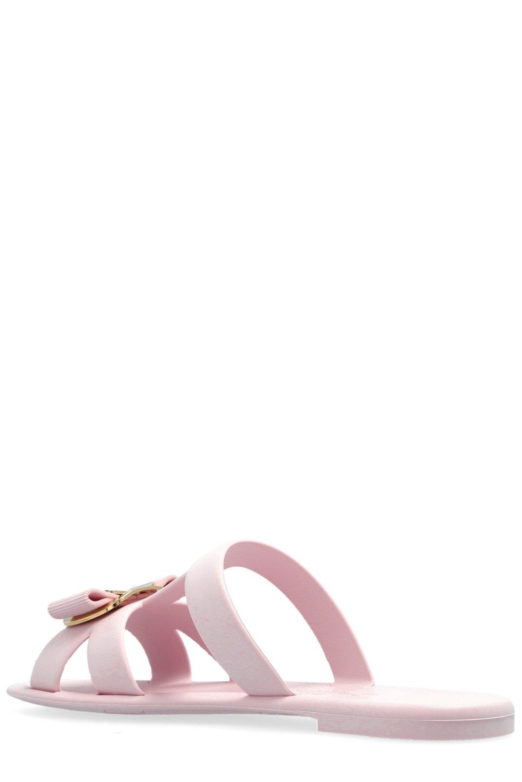 【送料&関税込】Ferragamo Bow Detailed Sandals Ferragamo Vara Padded bow-detail Slides | Black | FARFETCH
