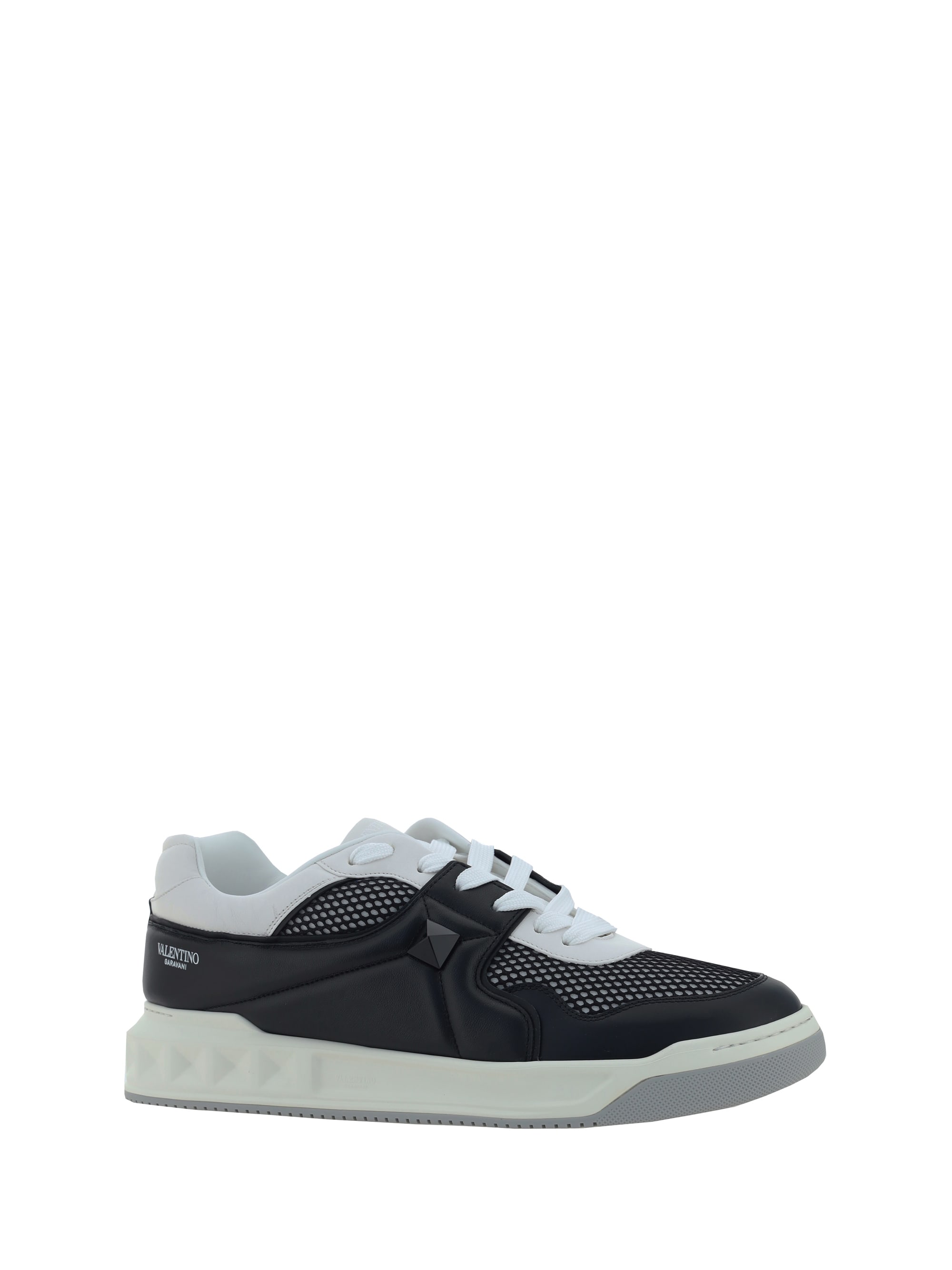 VALENTINO カラウァニ ワンスタット ハネル スニカ 【関税込】 Valentino Garavani One Stud Sneakers | italist