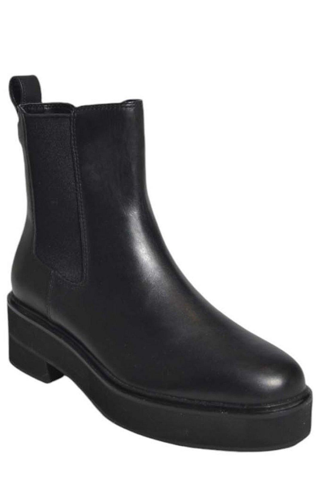 【送料&関税込】Ralph Lauren Round-toe Slip-on Boots Ralph Lauren Round-toe Slip-on Boots | italist