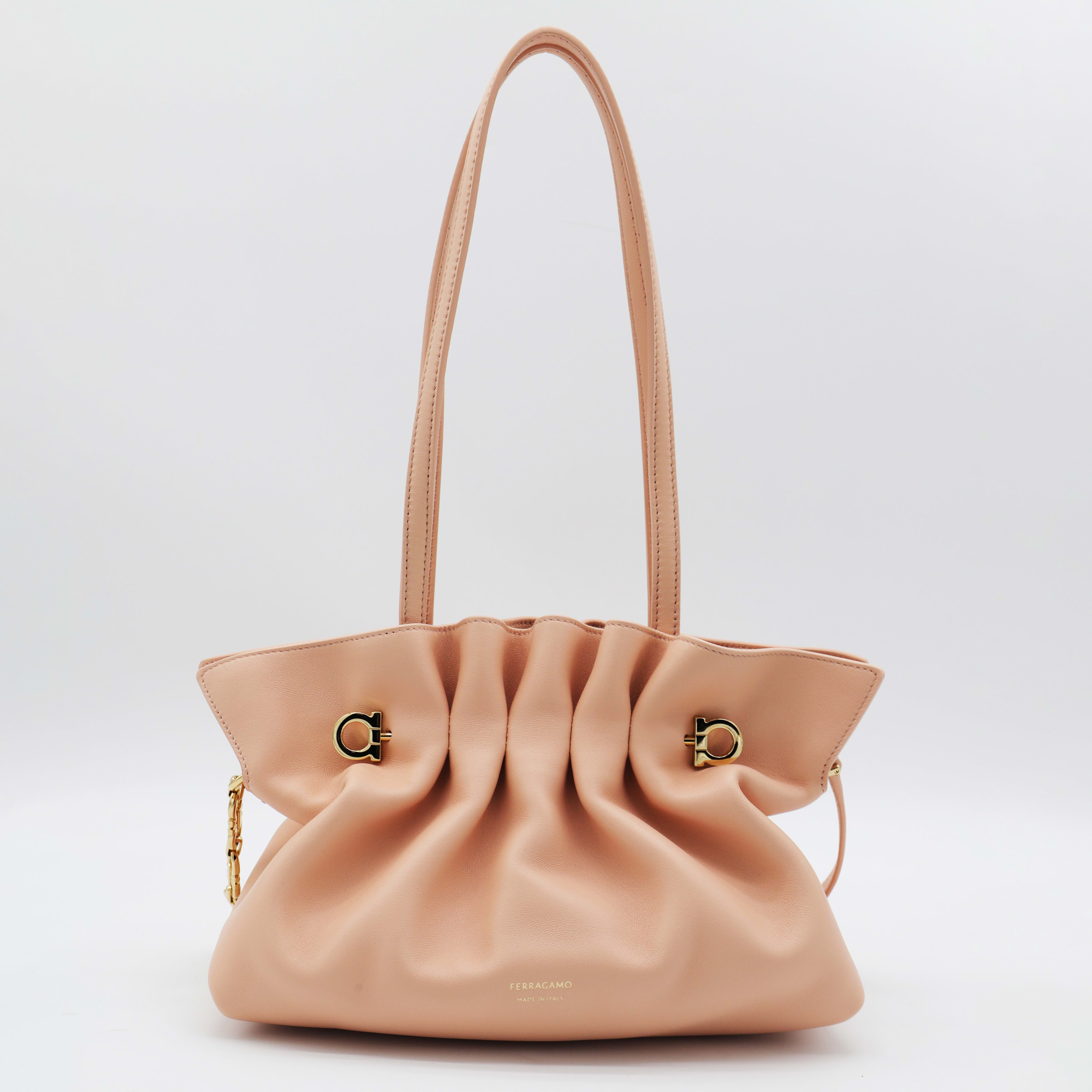 【送料&関税込】Ferragamo Light Pink Piercing S Leather Top Ferragamo Light Pink Piercing S Leather Top Handle Bag