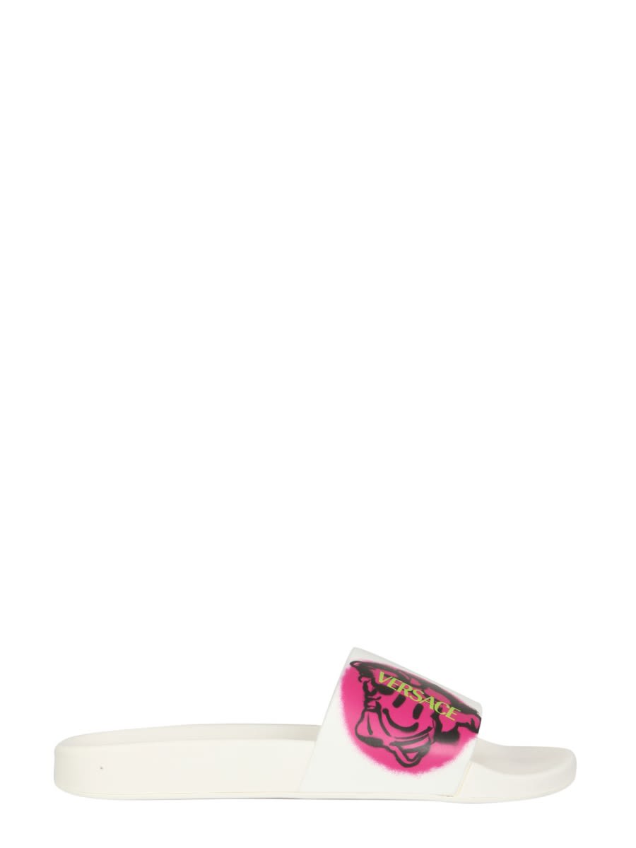 サンダル・ミュール VERSACE MEDUSA SMILEY SLIDE SANDALS (DSR609CN_1A020052W090) Versace Medusa Smiley Slide Sandals | italist