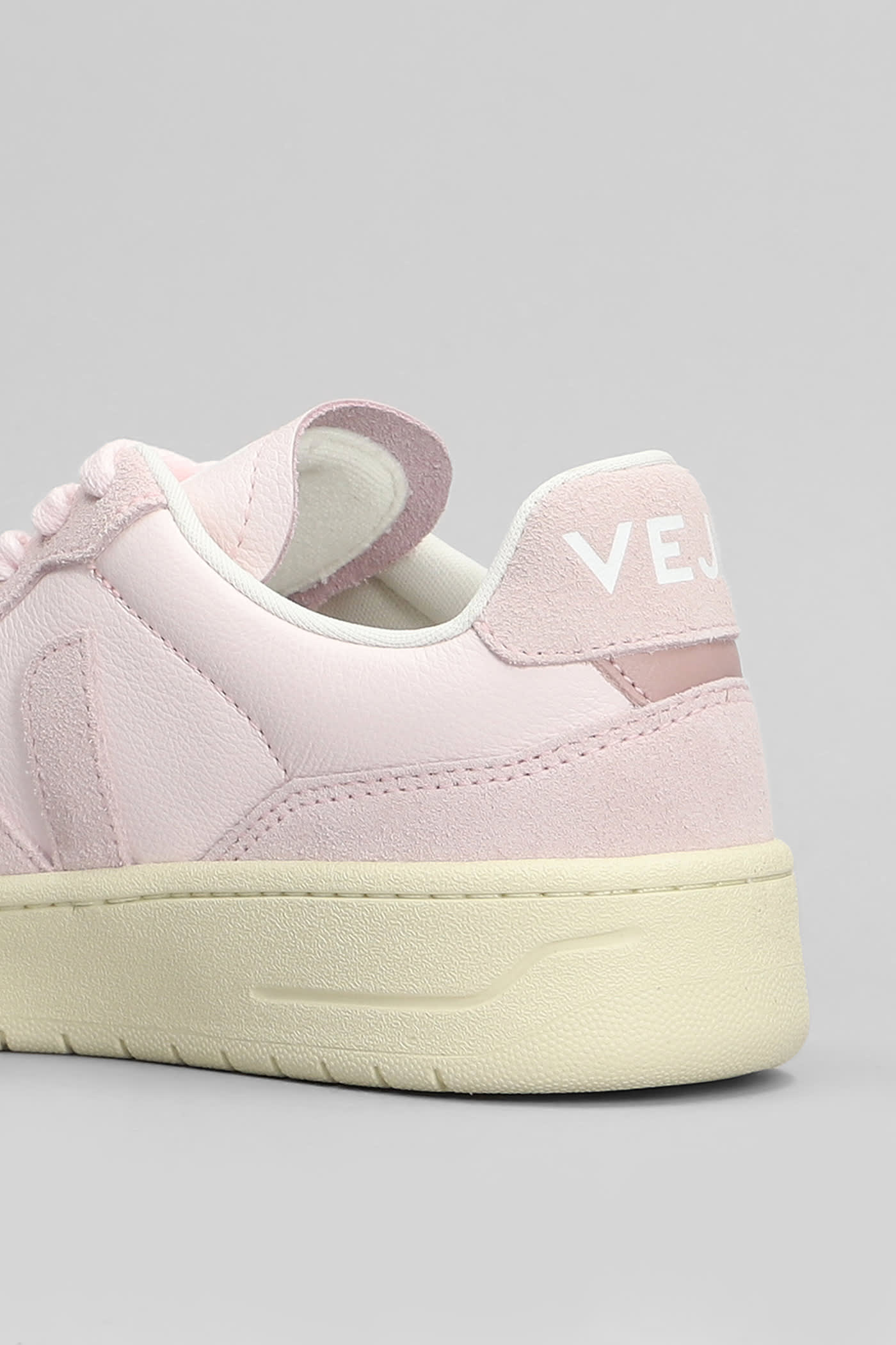 【送料&関税込】Veja V-90 O.t. Sneakers In Rose-pink Suede A Veja V-90 O.t. Sneakers In Rose-pink Suede And Leather