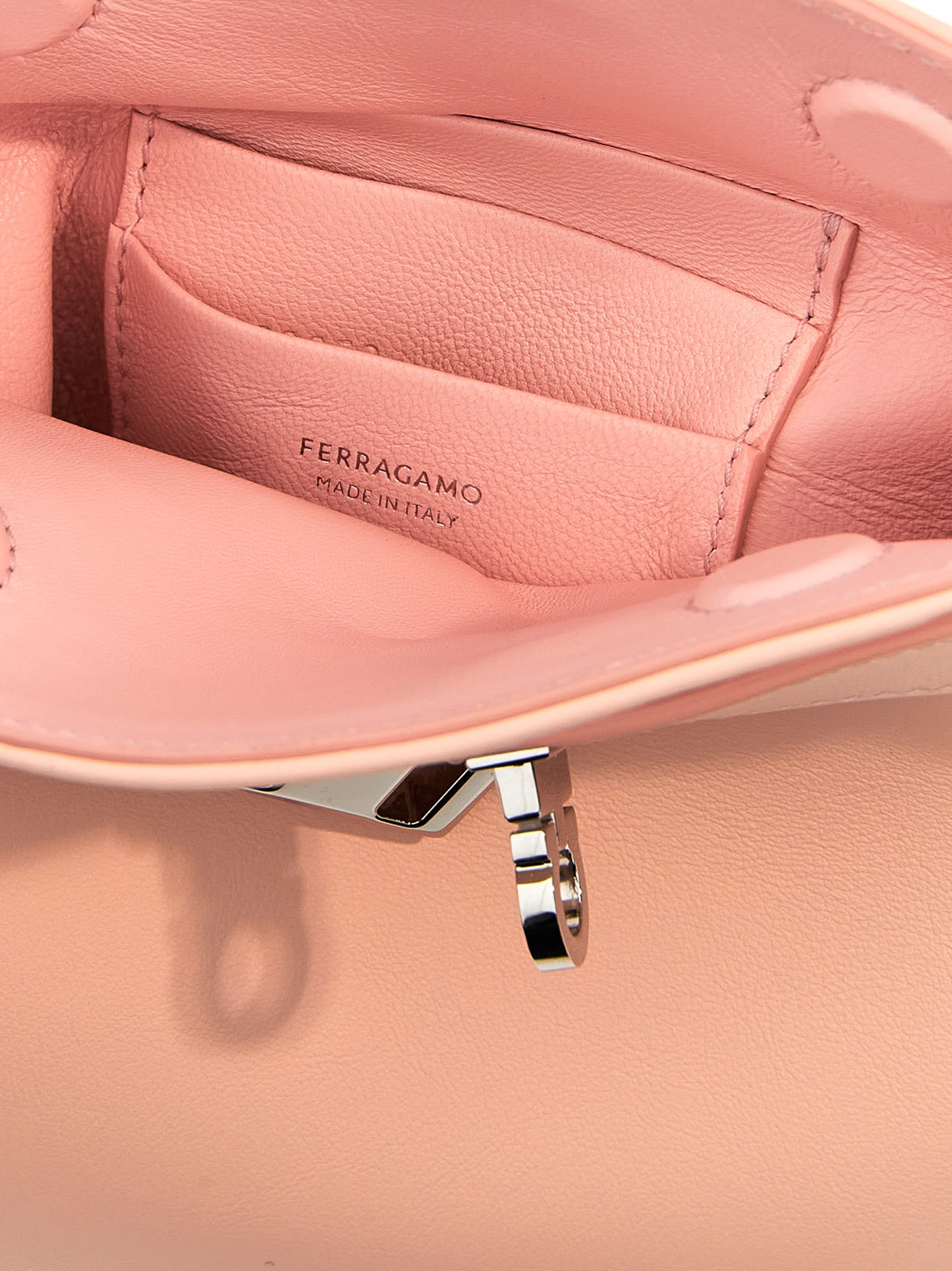 【送料&関税込】Ferragamo vara Bow Smartphone Holder ☆【FERRAGAMO】☆Varaリボン スマホホルダーショルダーバッグ