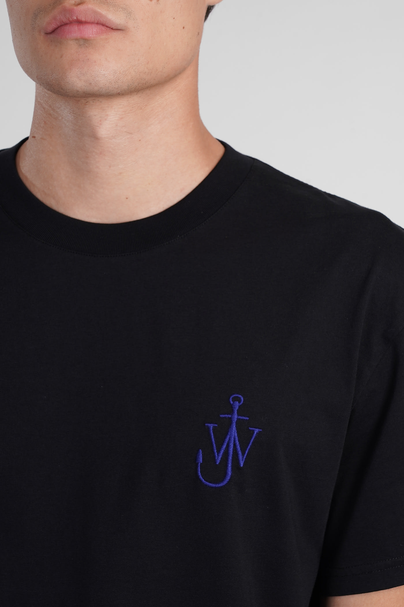 【関税&送料込】Jw Anderson Black Cotton T-Shirt JW ANDERSON Michael Clark Edition T-Shirt - Black | Garmentory