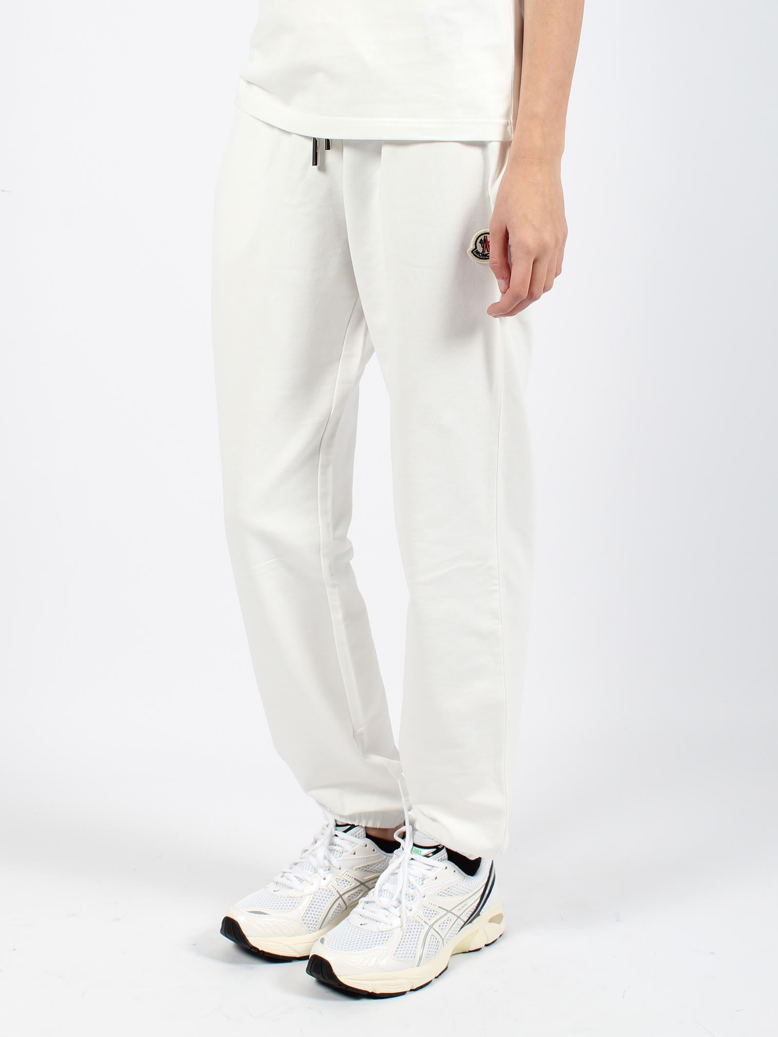 【大人気！】MONCLER☆スリムフィットパンツズボンWH Moncler Logo Trackpants | italist
