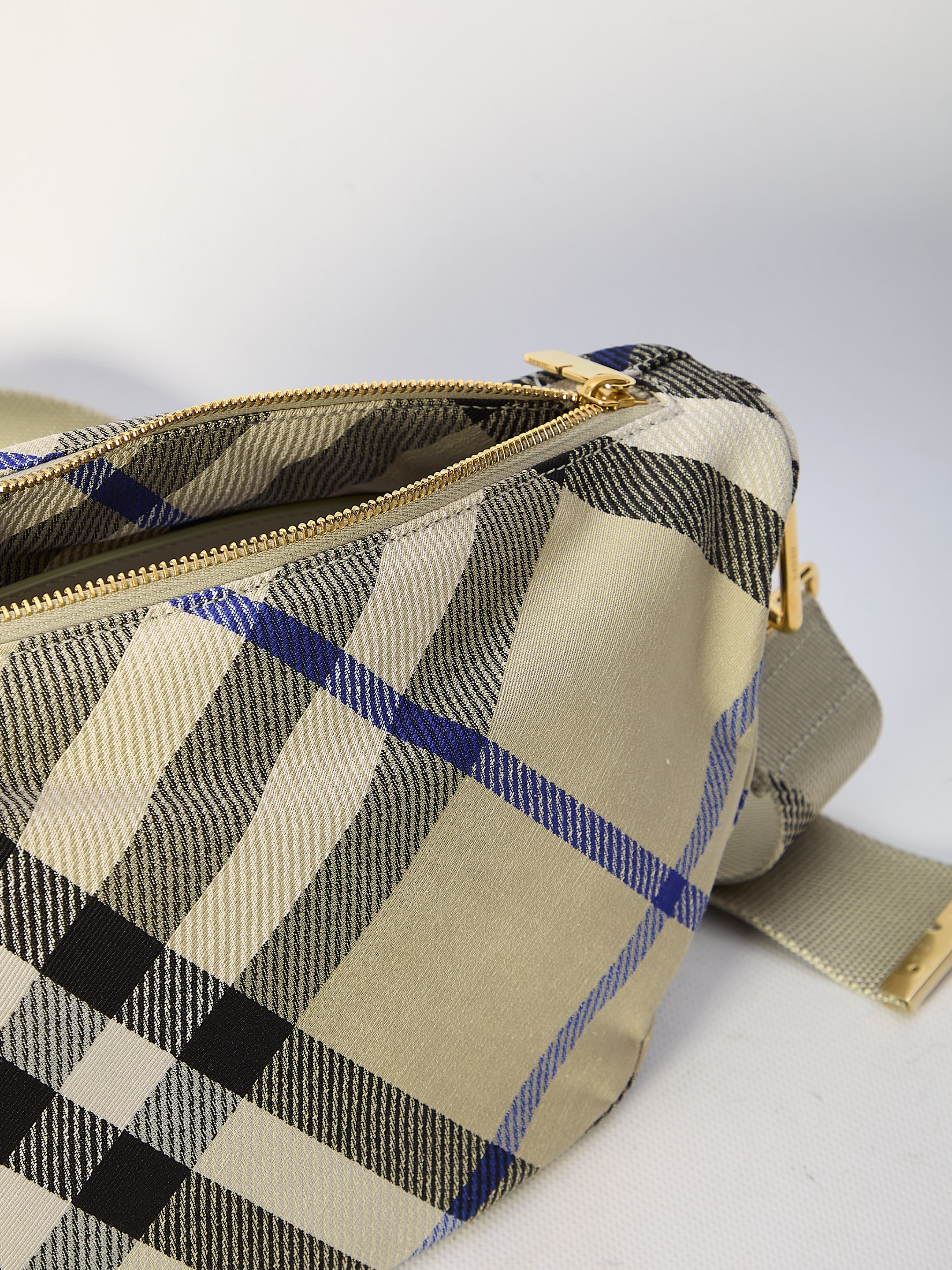 Burberry Medium Shield Messenger Bag | italist